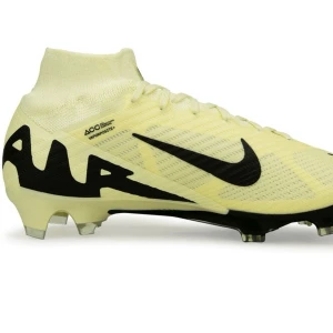 Nike Mercurial Zoom Air fotbollsskor - Säljer mina Nike Mercurial Zoom Superfly Elite fotbollsskor. Använda men i bra skick – inga hål eller trasiga delar. Perfekta för dig som vill ha snabba, lätta skor på planen. Köpta för 3100kr från unisport så det är alltså nypris!! Pris kan diskuteras.