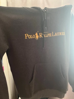 Polo Ralph Lauren - Har inte kommit till användning så kände att den behövdes säljas. Helt ny.