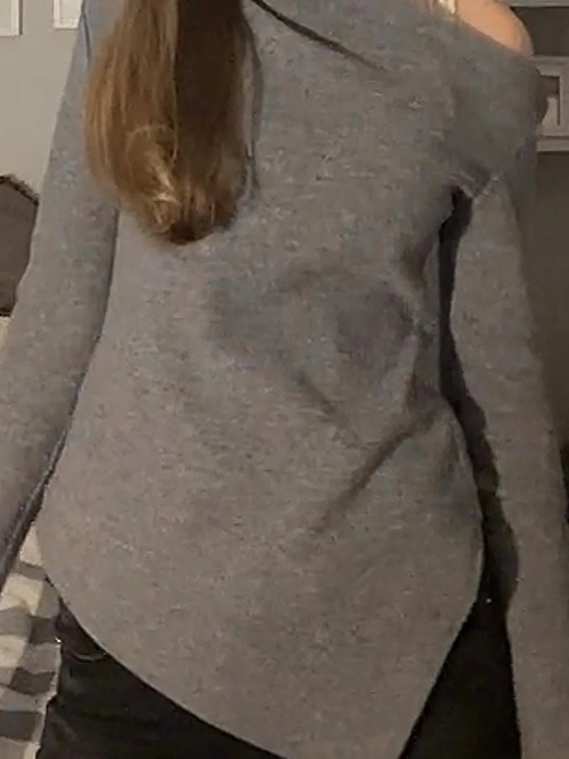 Grå tröja med asymmetrisk kant - 5