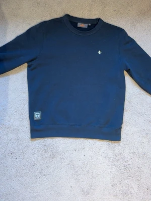 Morris sweater - Tjena, säljer nu en riktigt schysst Morris tröja som nu har blivit för liten, den har knappt blivit använd och är i fint skick. Hör av er om ni har några frågor!