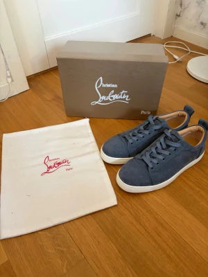Christian Louboutin Skor - Säljer nu dessa feta loubs i mycket fint skick, nästan aldrig använt dem. Påse, org box ingår. Storlek 45. Kom med frågor och bud!