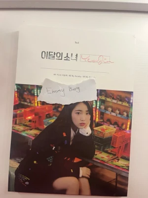 Yeojin loona debut album - Säljer yeojin i loonas debut album! Jättebra skick med endast få skavanker. Bara att ställa frågor!💘💘