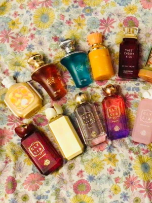 Parfymsplit ✨️ - Splittar parfymer I glasdekanter med spray ✨️Säljer ej hela flaskan✨️2 ml-20 kr,3 ml-25 kr,5 ml-40 kr✨️Se listor bland bilderna vilka som finns ✨️Skriv vilka du önskar så lägger jag ut som ett nytt paket 