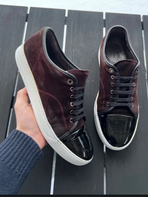 Lanvins - Tjena! Säljer dessa supersnygga lanvins! Size Uk10 motsvarar 44! Skick 9/10 Nypris 5000kr. Hör av dig vid minsta fundering  