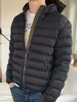 colmar jacka  - modell: 182cm, 72kg. passar dig som har medium