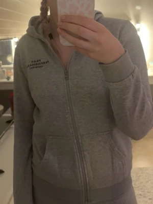 Peak Performance kofta  - Jättefin o fint skick❣️storlek 170 men passa mej som bär S