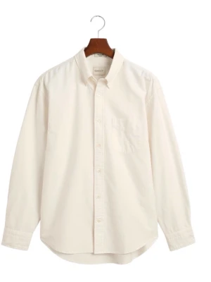 Vit klassisk skjorta från Gant - Stilren vit skjorta från Gant i bomull med klassisk krage, bröstficka och knappar framtill. Långärmad modell med normal passform, perfekt till jeans eller chinos. Enkel och tidlös design som funkar till många olika looks.