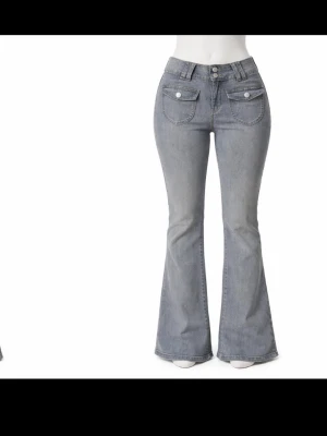  bootcut low waist jeans  - Vintage, passar Xs och S då de är stretchiga!! 