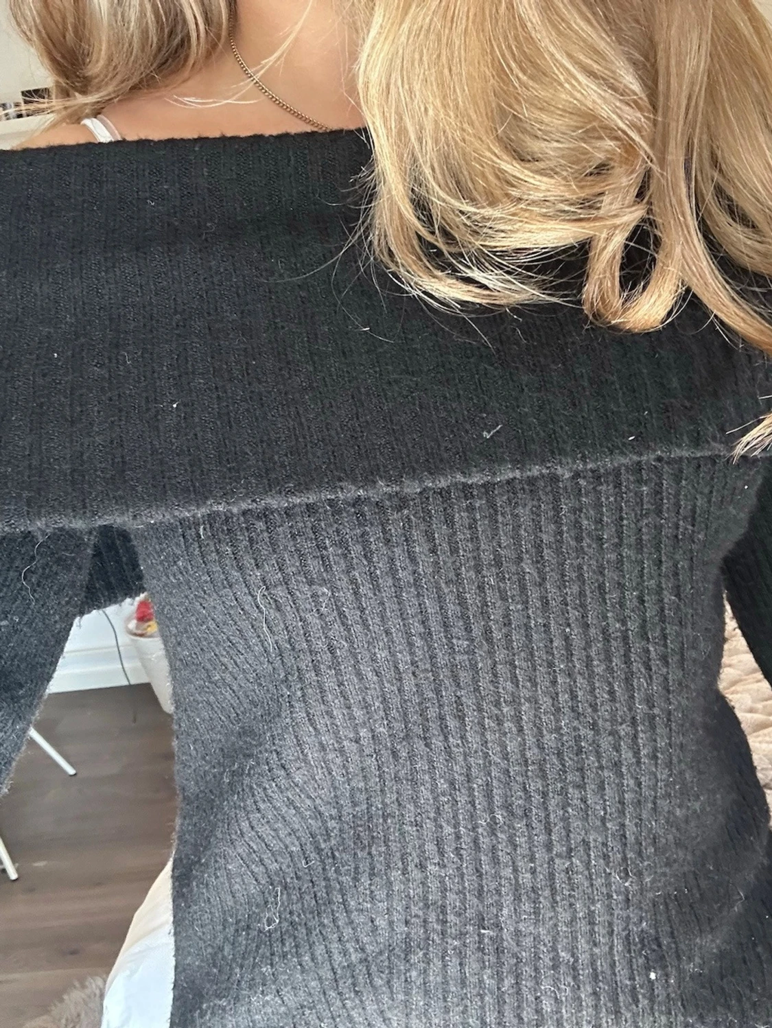 Svart off shoulder stickad tröja H&M