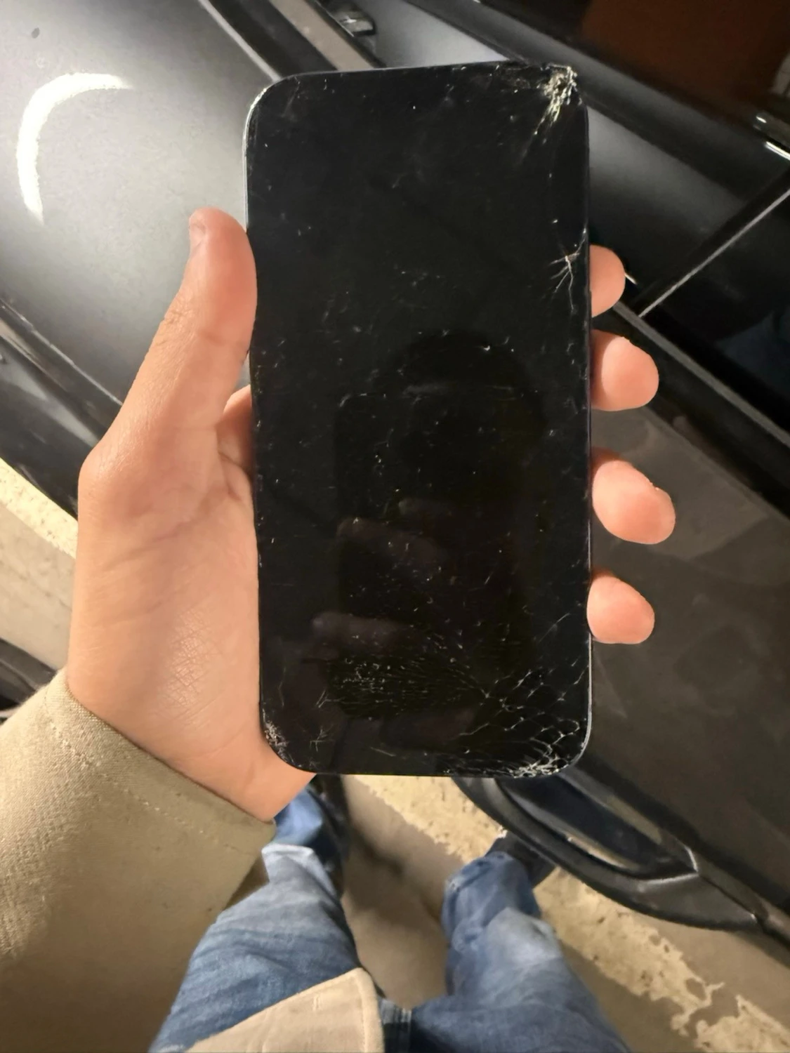 Blå iPhone med trippelkamera 17pro