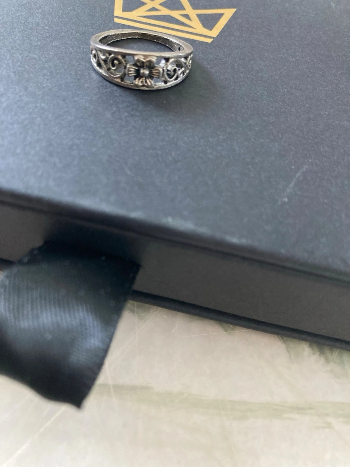 Silverring med blommönster - 1