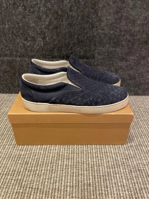Bottega veneta lofers  - Hej, säljer nu dessa svin snygga bottega lofers skor. Skorna är i grymt!  Bara skorna medföljer. Hör av dig vid frågor. 43 passar 44-45