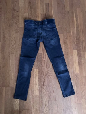 Replay anbass jeans - Riktigt feta grå replay jeans! | storlek: W31 L32 | skick: 9,5/10 | skickar inom 24h | skriv vid frågor eller funderingar!