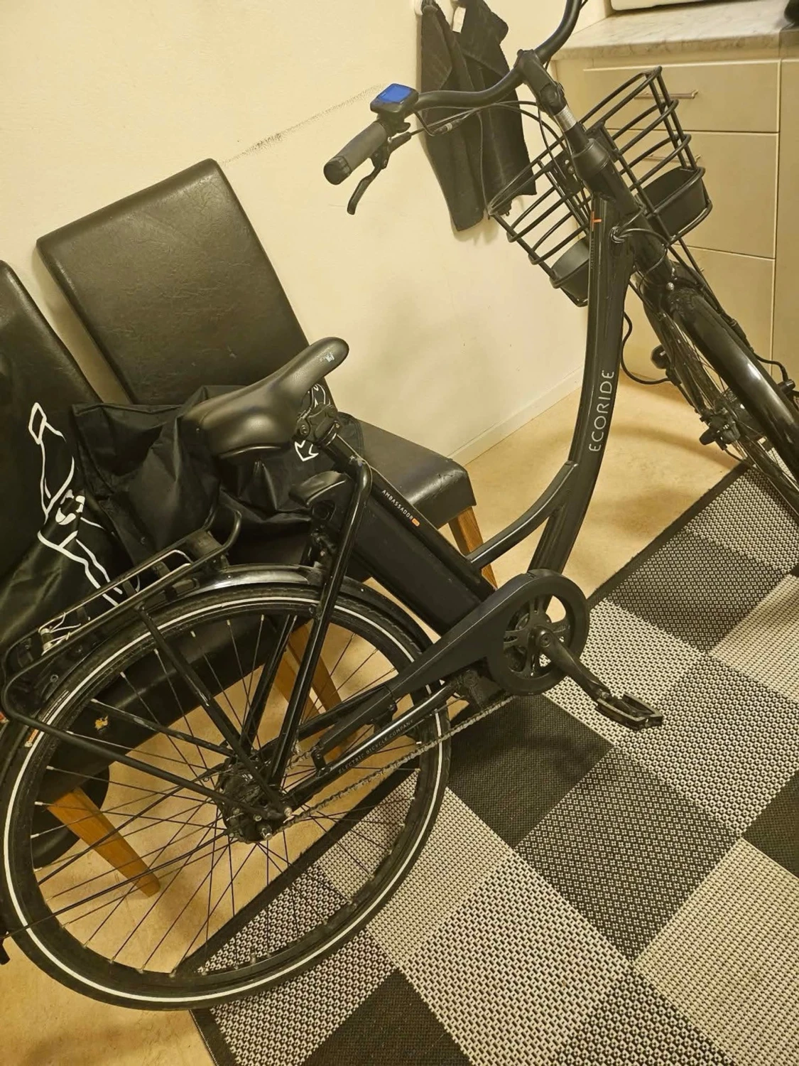 Svart elcykel från Ecoride