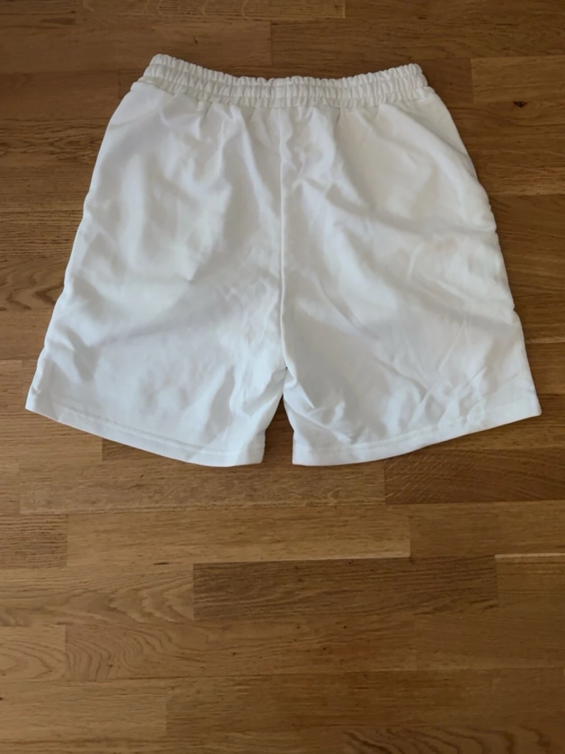 Vita ROMANCE shorts med duvmotiv🤍 - 1