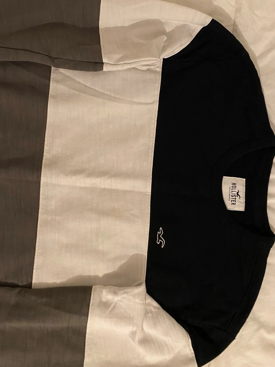 Randig sweatshirt från Hollister.  - 1