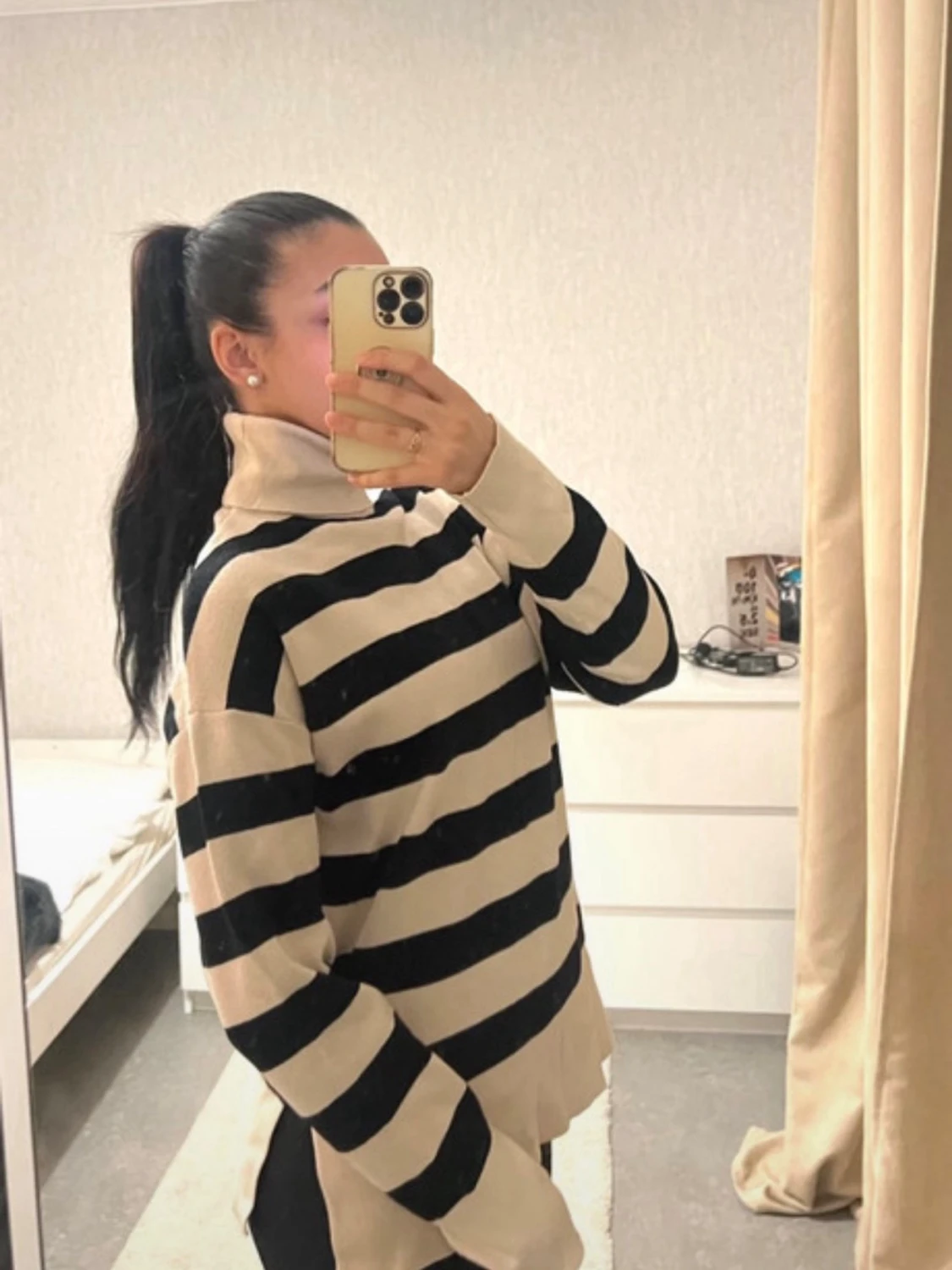 Beige och svart randig polotröja