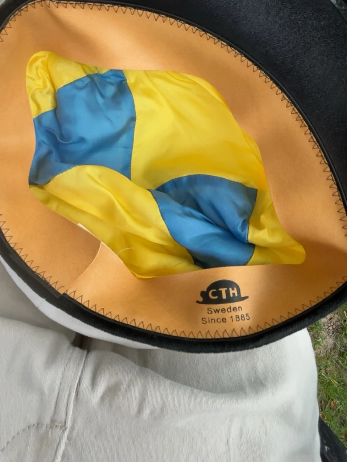 Studentmössa med svart band - 3