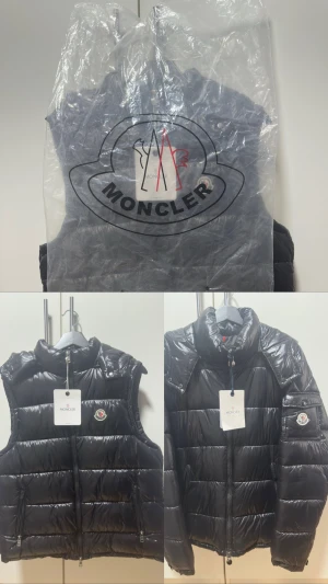 Moncler 2x  - Moncler jacka + Moncler väst  HELT NYA med alla etiketter, NFC fungerar på både jackan och väst. Priset går inte att ändra, det är den lägsta jag kan erbjuda. Allt är redan packat och redo att skickas samma dag. Allt på bilderna ingår, alla etiketter och Moncler påse!