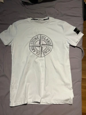 Stone island Tshirt - Storlek L på denna och den är i väldigt bra skicka. 