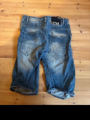 2000s shorts - snygga 2000s shorts från g star RAW. Säljs pga för små. Har inga skråmor eller sådant. As snygga.