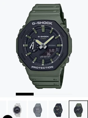 Grön G-Shock klocka - Snygg klocka från G shock i matt militärgrön färg med svart urtavla och digital och analog display. Klockan har en robust och tålig design som låter dig använda den till alla tillfällen. Jag har använt den under min 10 månader långa värnplikt och den funkar fortfarande lika bra som när den var ny. Några minimala repor på urtavlan finns, syns på sista bilden. Nypris 1969kr. 