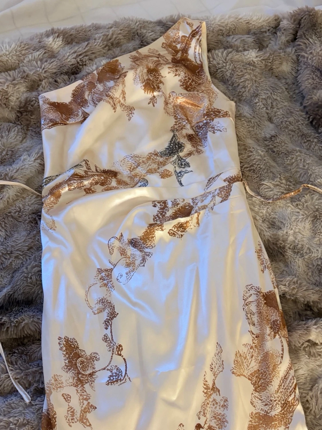 Champagnefärgad oneshoulder långklänning - 2