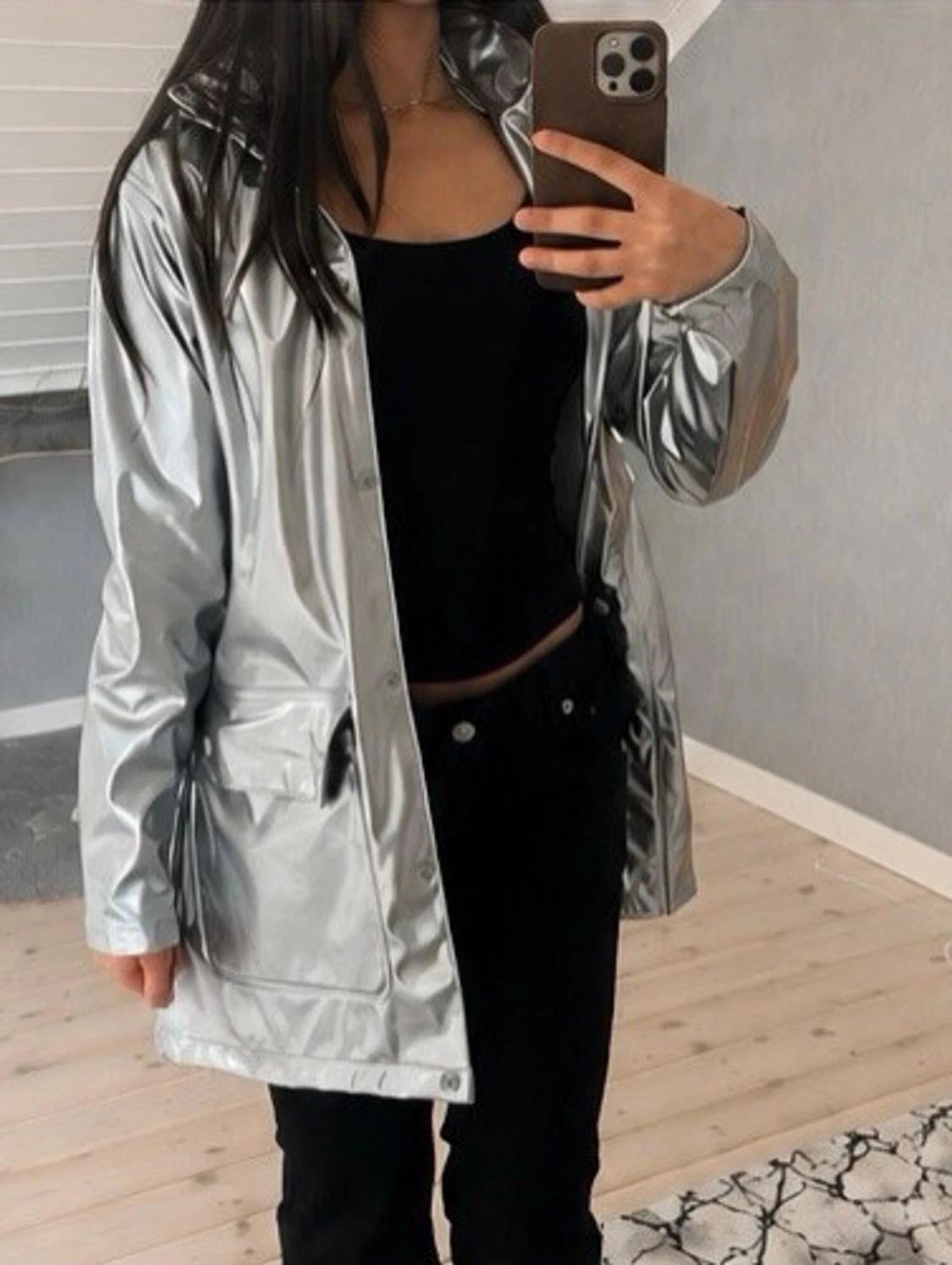 Silver metallic regnjacka med huva