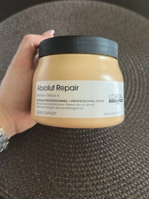 L'Oréal Absolut Repair hårinpackning - Halva förpackning kvar. Köpt för 300SEK