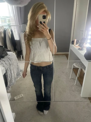 Mörkblåa jeans - Low waighst bootcut jeans