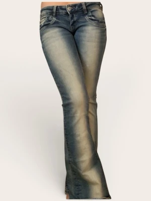 Gina Jeans - fint skick men kommer ej till användning  📐Mått:   Midja: 37cm Innerbenslängd: 80cm  DM vid funderingar och frågor 🌸  Pris går att diskutera