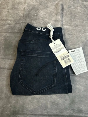 Helt nya dondup slimfit jeans - Nytt skick med tags | Size 29/30 | fraktar inom 24 timmar | för att köpa klicka ”köp nu” | vid frågor eller funderingar är det bara att skicka ett meddelande | följare får bättre rabatter🙌