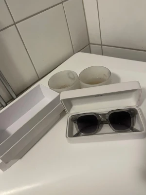 Chimi 04 - Säljer nu mina chimi 04 glasögon dem är i väldigt bra skick inget fel överhuvud taget utom att kartongen är lite skitig och en spricka.
