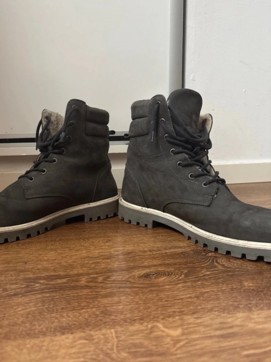 Svarta fodrade kängor med grov sula - 2