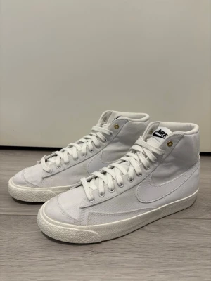Nike sneakers - NIKE BLAZER MID ’77 CANVAS Malli: DX5550-100 Koko: 40 Ovh: 110€