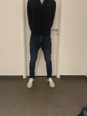 Replay jeans Anbass - Säljer nu dessa Replay Anbass jeans, skriv för fler bilder/frågor😊