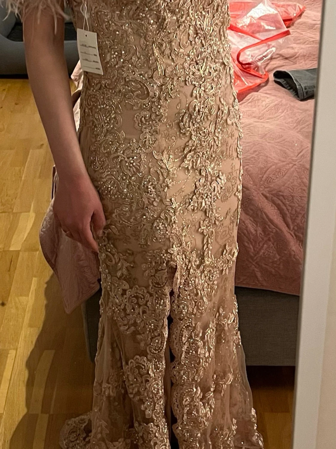 Champagnefärgad långklänning med spets - 2