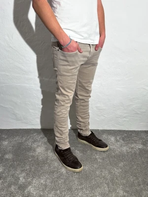 Replay jeans  - Ett par snygga jeans från Replay i storlek W33 L32 i modellen Anbbas hyperflex 