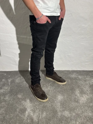 Replay jeans  - Ett par snygga jeans från Replay i storlek W32 L36 i modellen Anbbas 