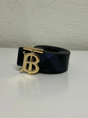 Burberry Bälte  - Helt nytt aldrig använd. Storlek 110. Snabb frakt. Endast bälte.