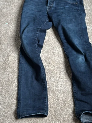 Jacob cohen jeans  - Snygga jeans från Jacob cohen i storlek 29 inga defekter på dom, färg en mörkare blå, hör av er vid funderingar passform slim! Små i storleken 