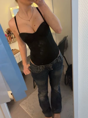 Svart trendig body - Köpt på vinted så vet ej märke, push up 