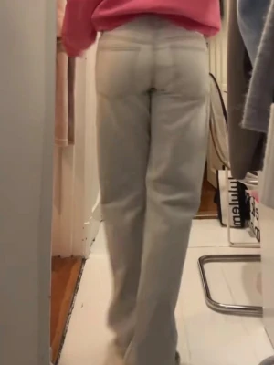 Zara jeans  - Zara jeans, ny med utan prislapp. Använd 1 gång, mått finns på hemsidan. TRF wide leg. Nypris 399