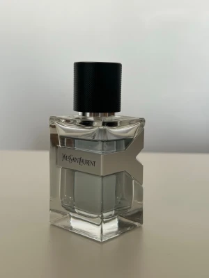 YSL Y EDT 60ml - 55ml kvar i flaskan  Skriv om fler bilder önskas