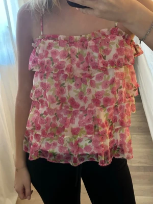 Somrig topp  - Jättefin topp i jättebra skick då den har använts 1 gång. ❤️