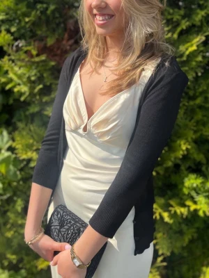 Balklänning  - Jätte fin ljus gul balklänning ifrån adoore, använd en gång så perfekt skick! 💗