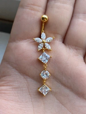 ⚜️NY Oanvänd navelpiercing i 316L Kirurgiskt Stål⚜️ - 🔥 ERBJUDANDE: Få 30% rabatt när du köper 2 valfria piercingar! 🔥  Passa på att fynda och uppdatera din smyckessamling 💖 Skicka ett meddelande vid intresse eller frågor!