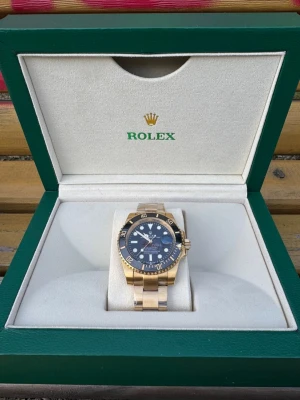 Herrklocka  - Heltid ny och oanvänd klocka med automatisk rörelse. Klockan har korrekt vikt och är tillverkad i samma högkvalitativa stål. Tveka inte att höra av er vid frågor eller om ni önskar fler bilder. Endast klockan ingår i priset. Om ni är intresserade av box eller box tillsammans med certifikat, vänligen kontakta oss så kan vi diskutera ett pris.