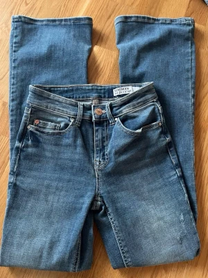 Jeans Vero moda  - Jeans Vero Moda aldrig använda endast testade nypris 600kr🩷Storlek XS/30