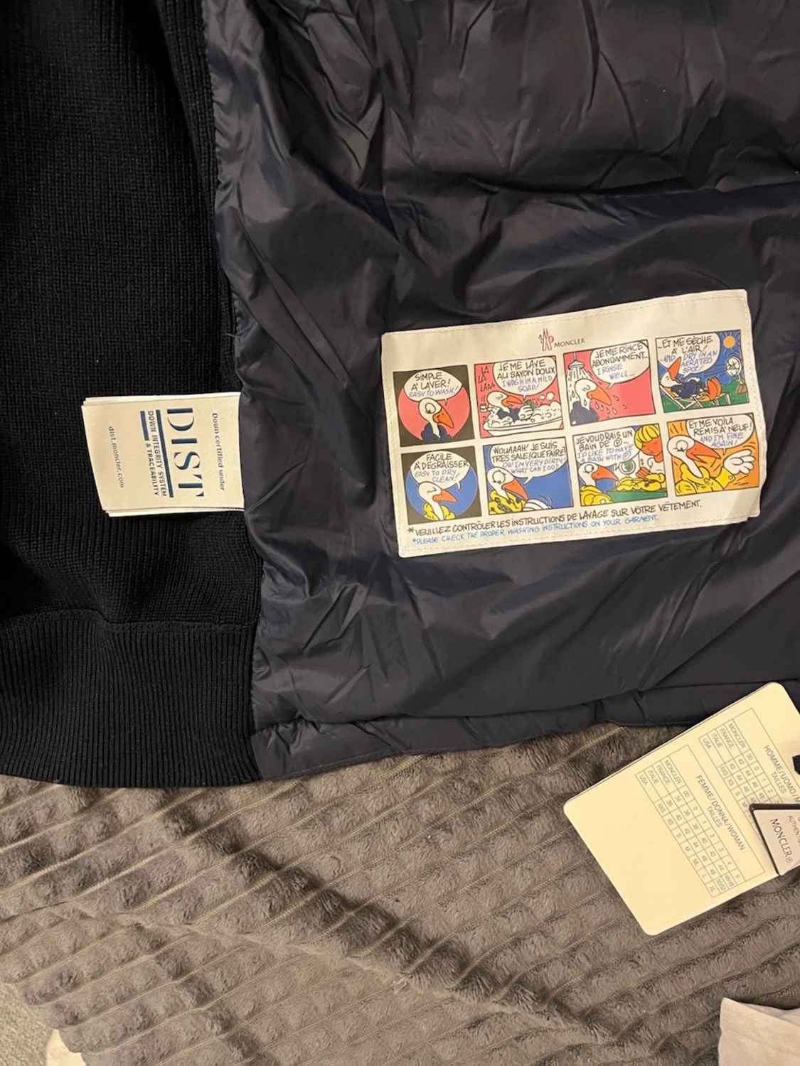 Mörkblå pufferjacka från Moncler - 4